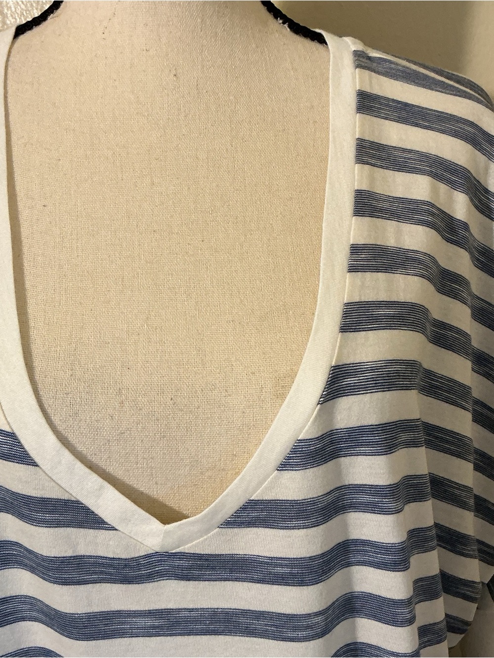 StyleMint Womens Size 4 Blue Ivory Striped V-Neck Cotton Modal Relaxed Top USA - Picture 11 of 13